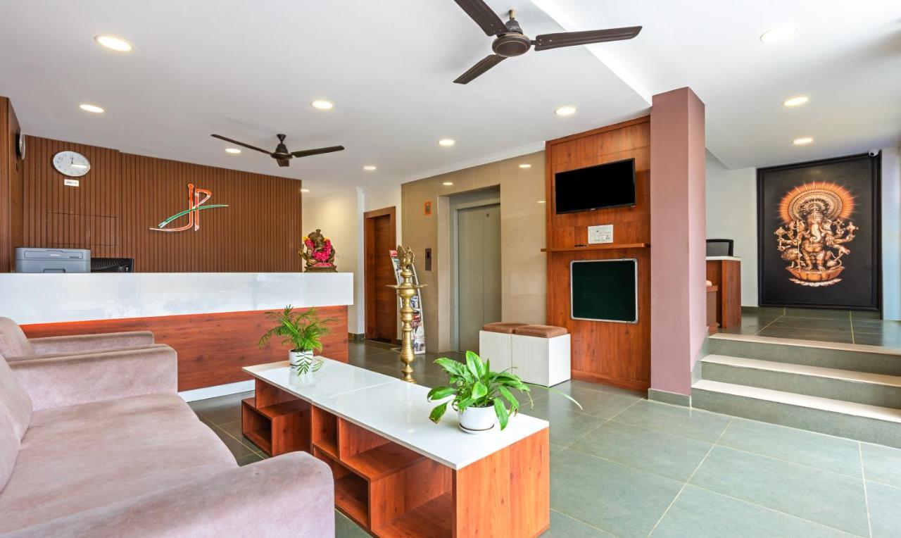 Treebo Jp Residency Hotel Thiruvananthapuram Buitenkant foto