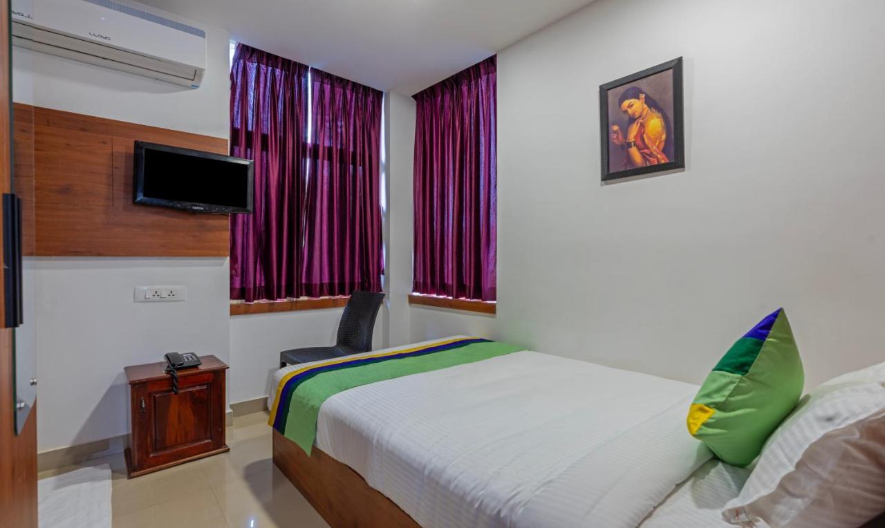 Treebo Jp Residency Hotel Thiruvananthapuram Buitenkant foto